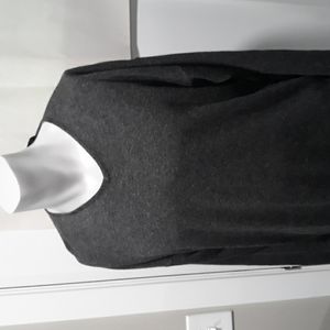 Barry Bricken mens grey rayon blend vneck sweater. Large